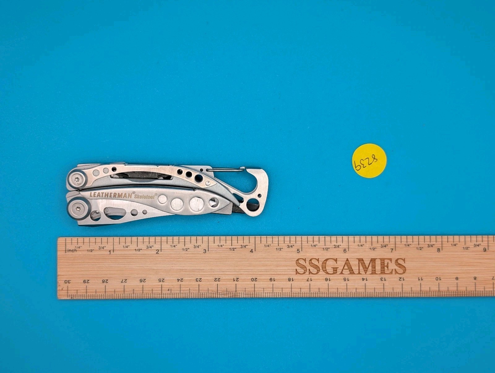 LEATHERMAN Skeletool Multi Tool – Combo Edge Blade Knife Pliers Carabiner!!!