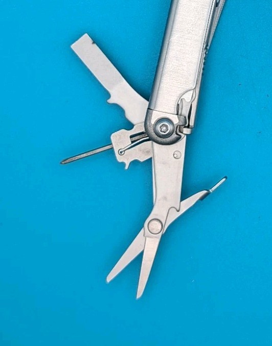 Leatherman Wave Plus + Multi-Tool! FAST SHIPPING! WITH SHEATH!
