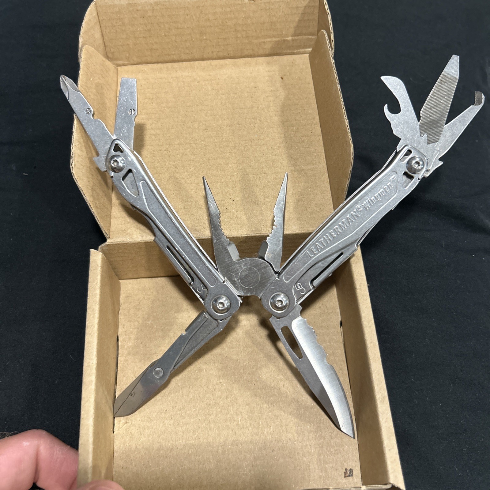 Leatherman Wingman Multitool with 14 tools Needle Nose pliers, wire cutter, etc.