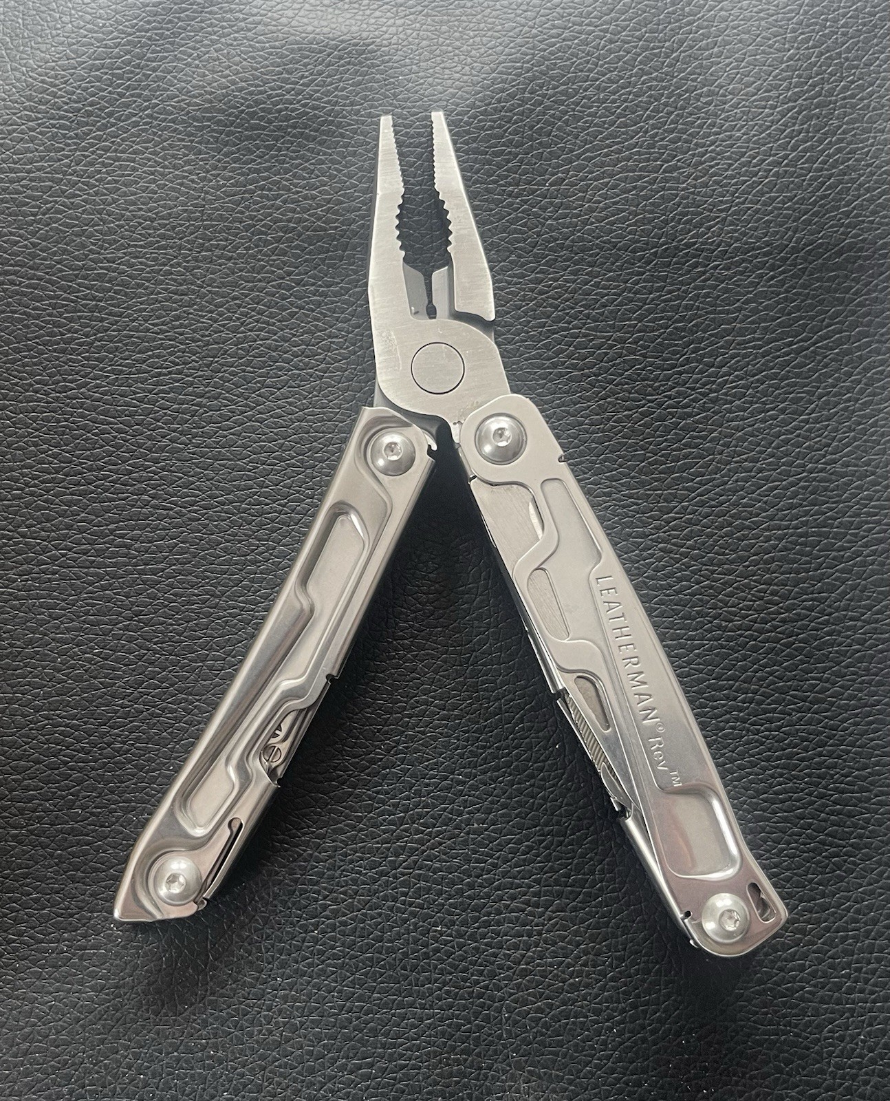 BNIB Leatherman Rev Multi Purpose 14 Tool Folding Pliers Pocket Knife Belt Clip