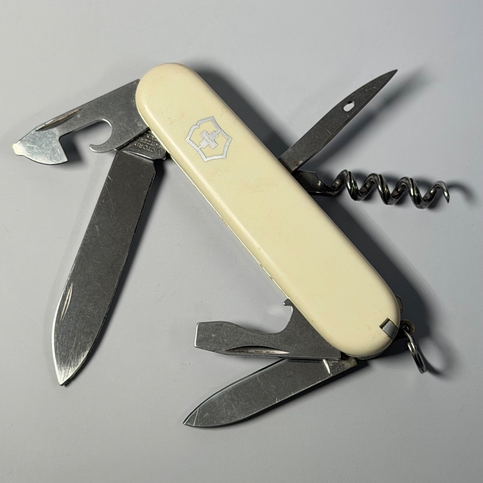 Vintage Victorinox Spartan Officier Suisse Bone White Nickle Shield