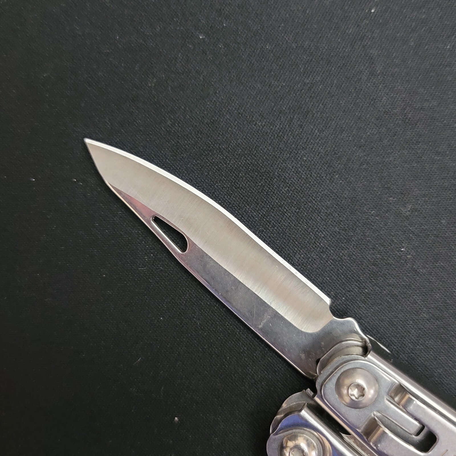 Leatherman Rev 3.8″ Stainless Steel Multi-Tool W/Carry Clip Very Nice USED Tool