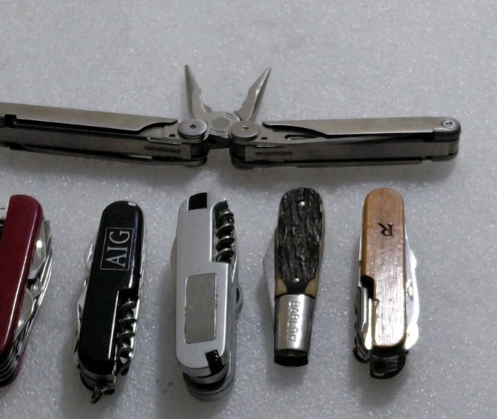 Pocket Multi Tool Assorted Lot Of 6 Pcs.Leatherman Wave ,Mark Twain Barlow More
