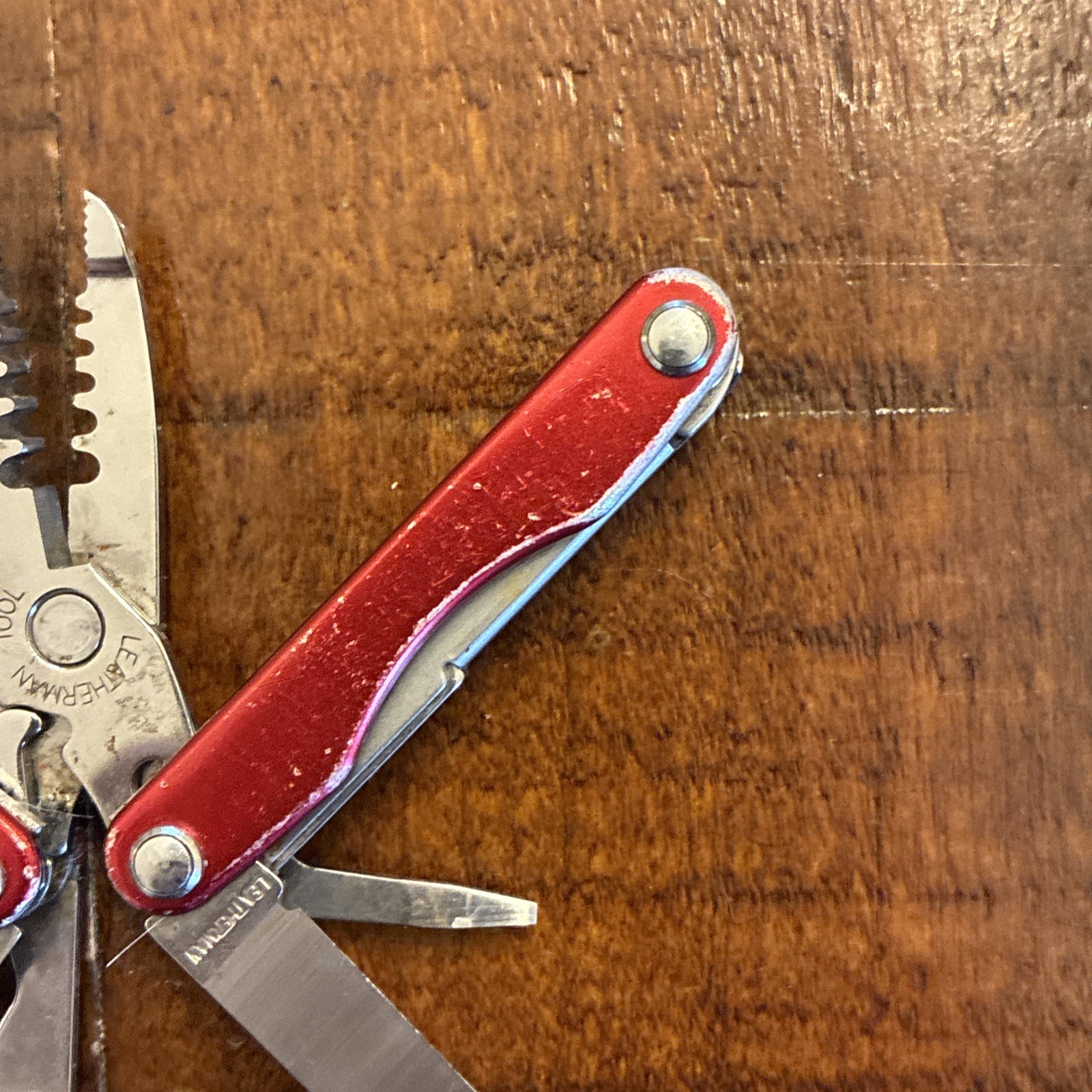 Leatherman Squirt “Radio Shack” E4 Multi-Tool w/Wire Strippers – Very Good