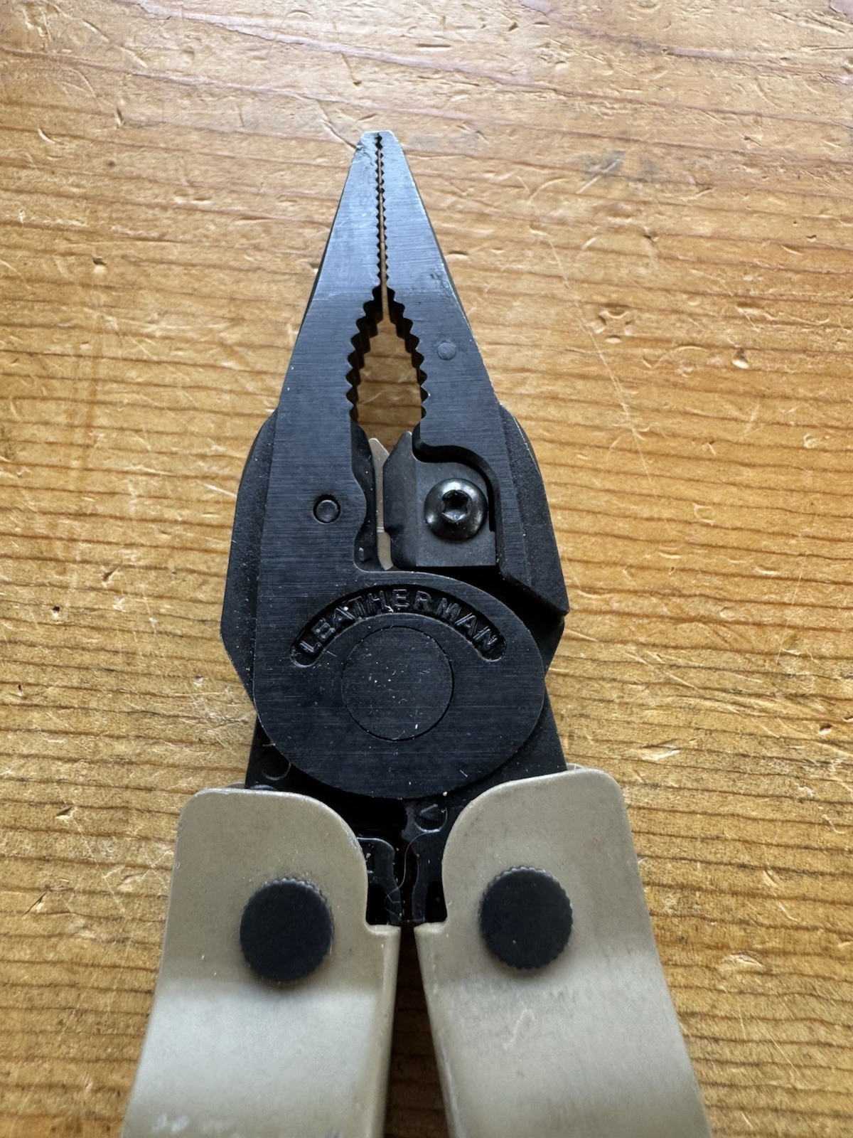 Leatherman Super Tool 300M Multitool Coyote Tan Black Oxide w/ Brush Adapter