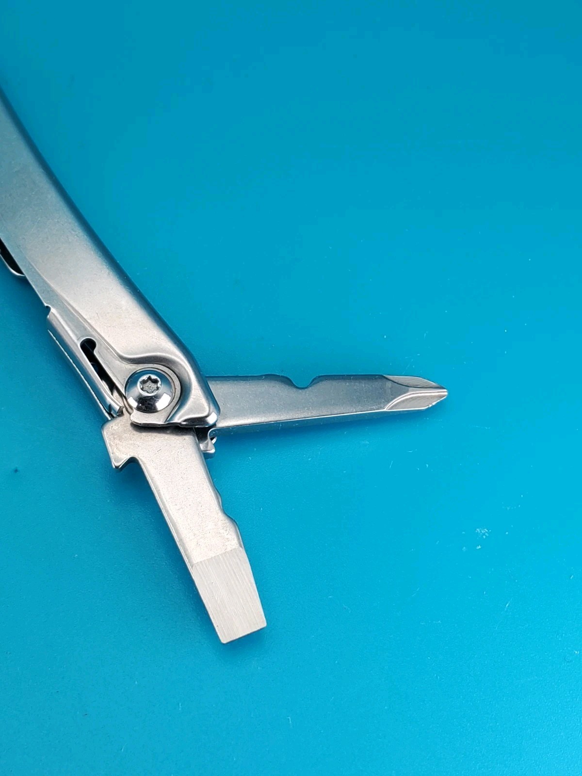 Leatherman Rev 3.8″ Multi-Tool, Stainless!