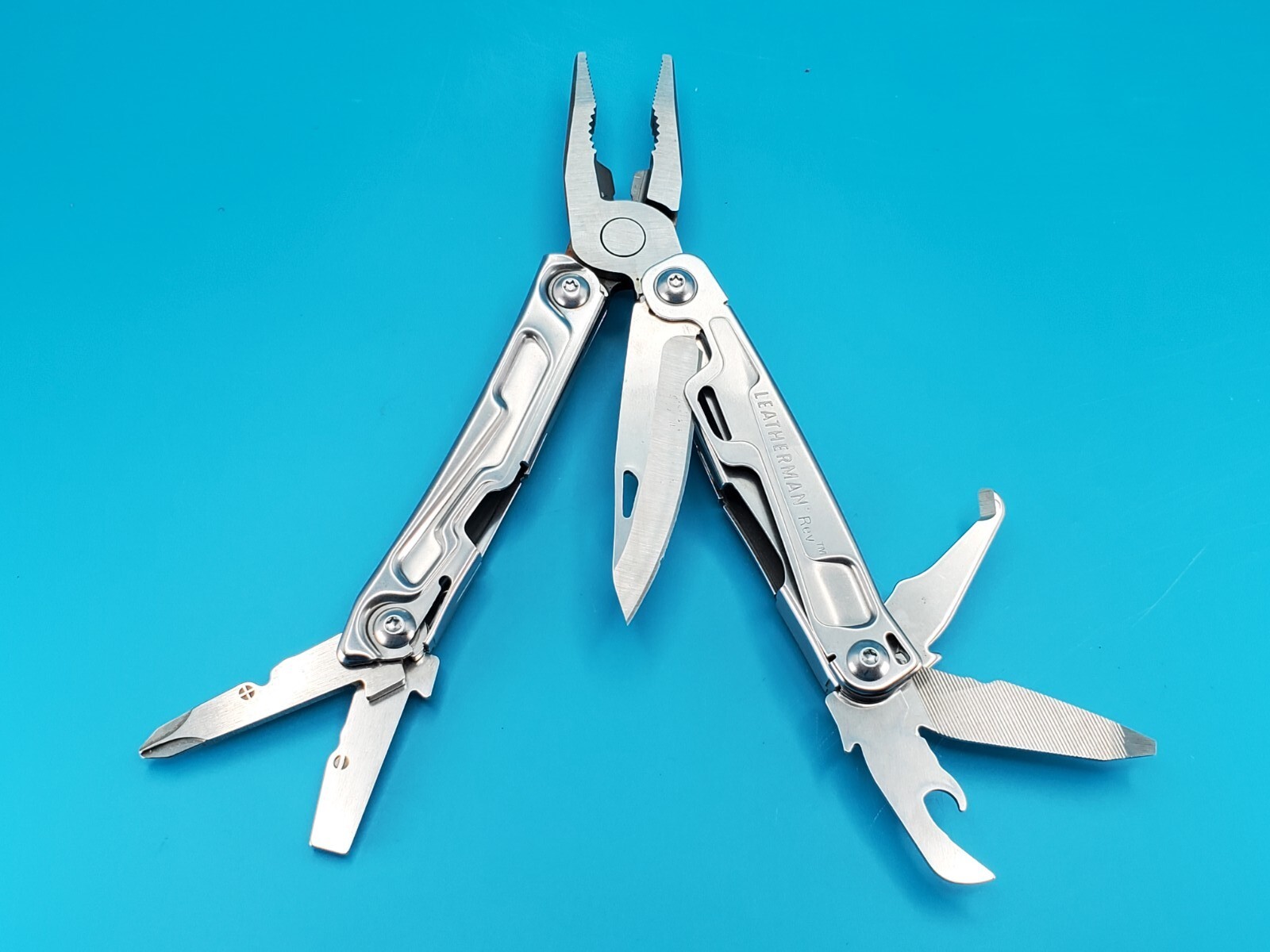 Leatherman Rev 3.8″ Multi-Tool, Stainless! *MINOR RUST ON ITEM*