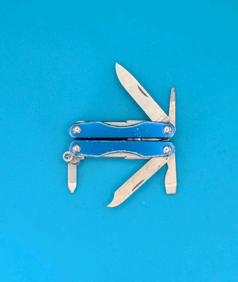 Leatherman Squirt S4 Multi-Tool, Key Ring, Retired, BLUE!