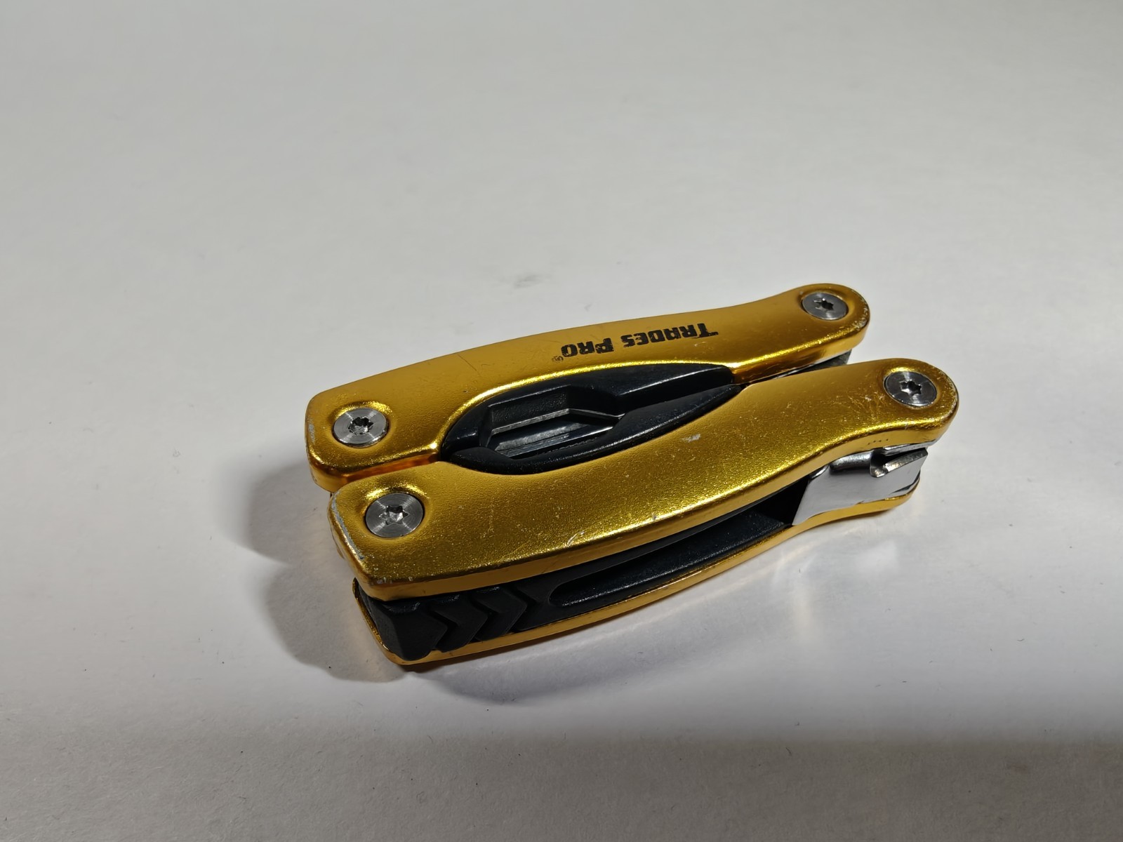 Smith’s & Trades Pro Multi Tool Lot of 2 – Pliers Knife Screwdriver EDC