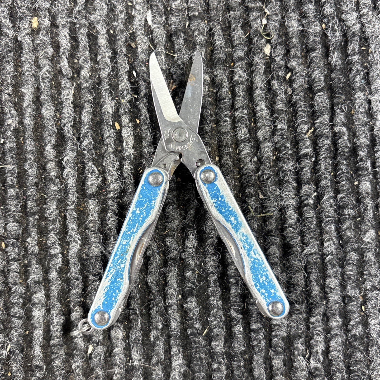 Leatherman Squirt S4 Stainless Steel Multitool Keychain – Blue (185)