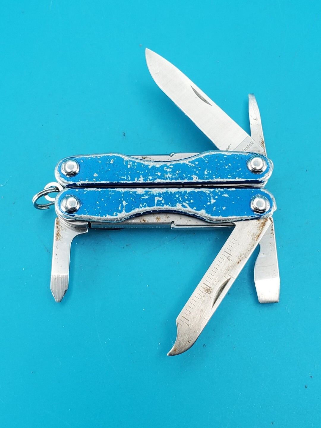 Leatherman “Squirt S4” Stainless Steel Multi Tool! BLUE!