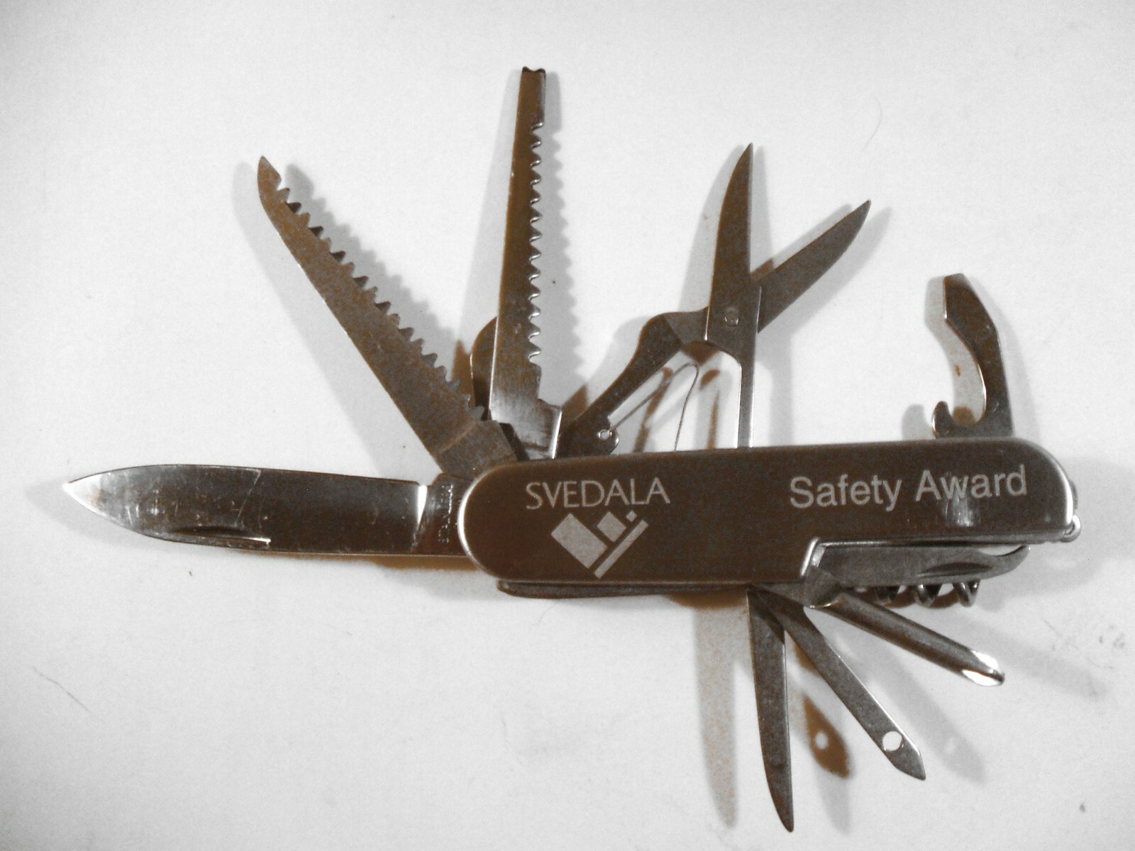 STANSPORT 11 FUNCTION MULTI-TOOL WITH SNAP CLOSE CASE