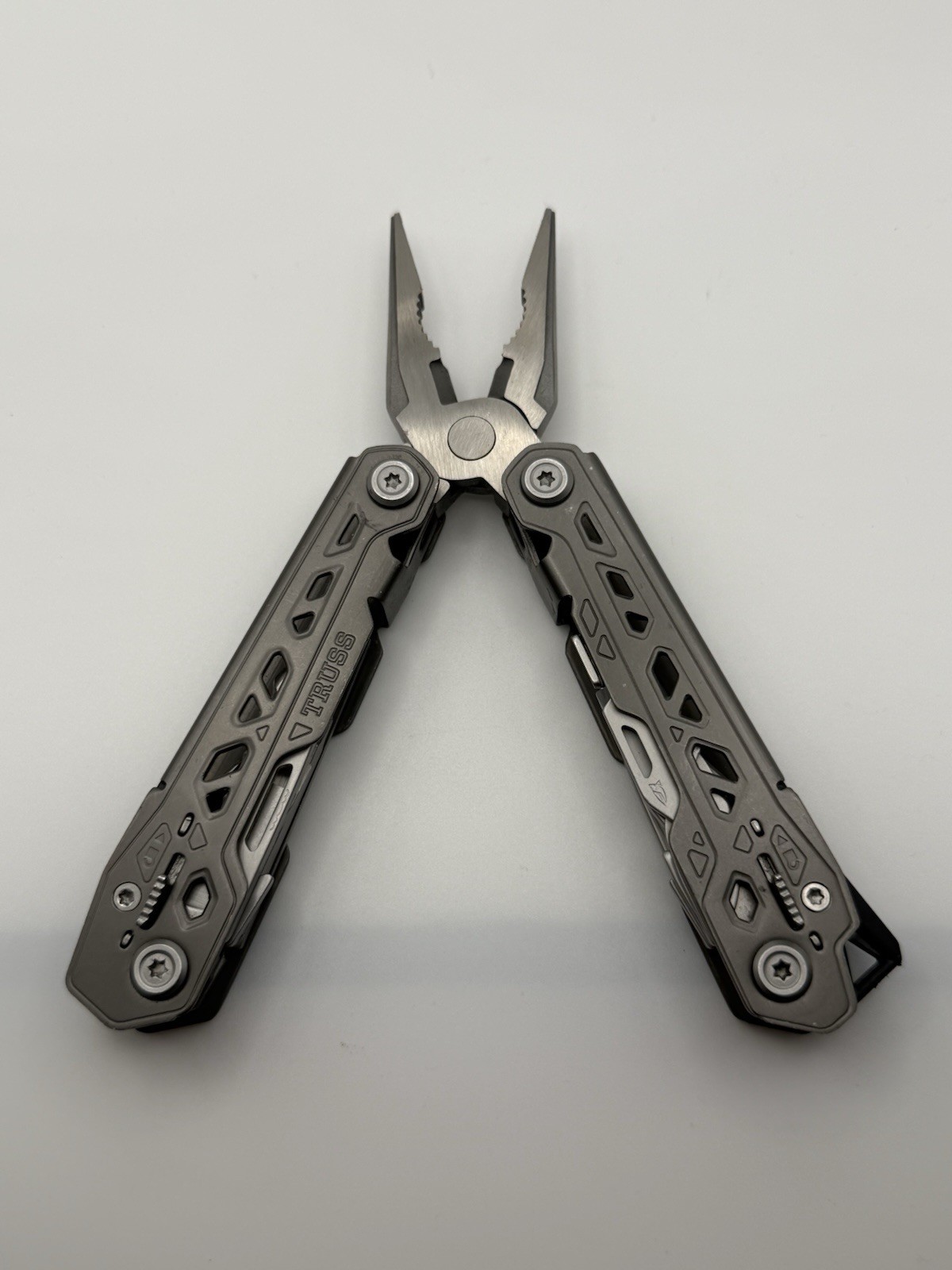 One Gerber Truss 17-in-1 Pliers Multi Tool TSA – Gray