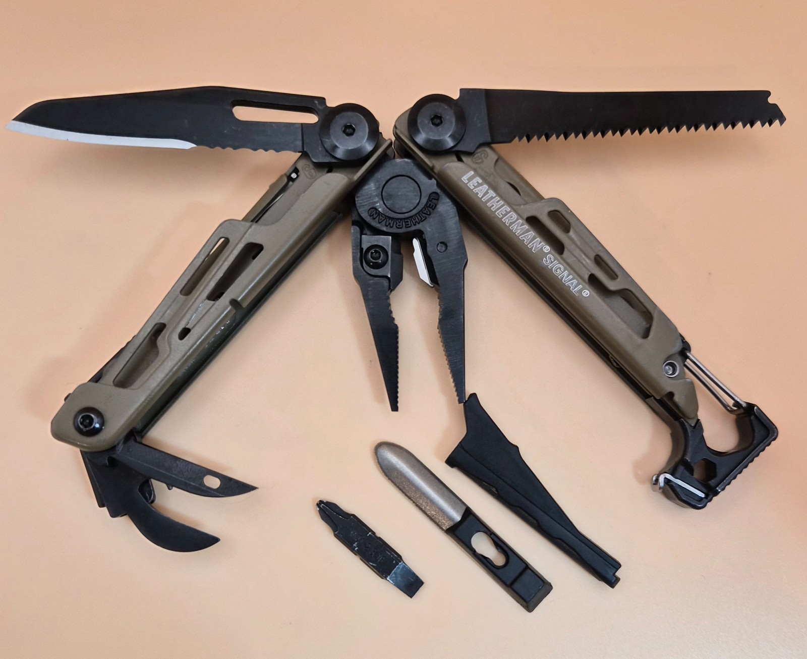 Leatherman SIGNAL Multi-Tool Coyote Tan Good Condition (005)