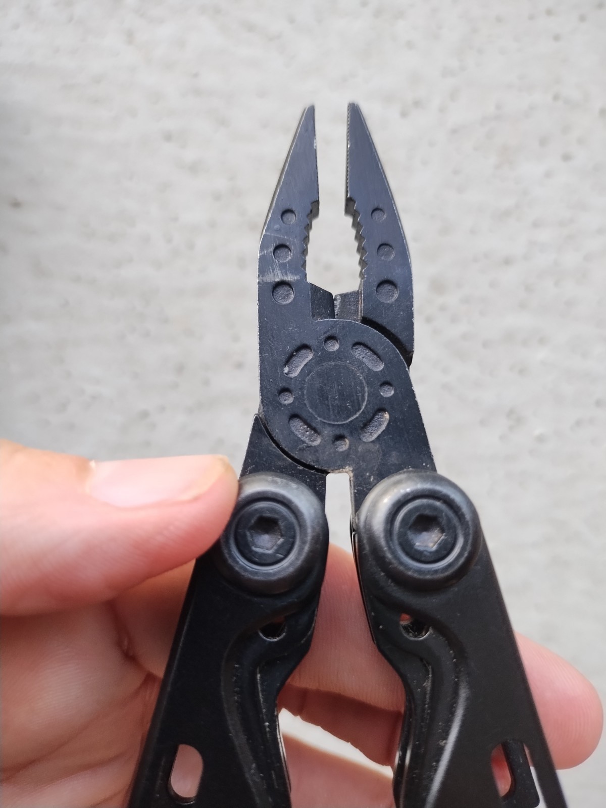 KILIMANJARO BALLAST 13-IN-1 MULTI-TOOL WITH NYLON POUCH 910053, EXCELLENT!