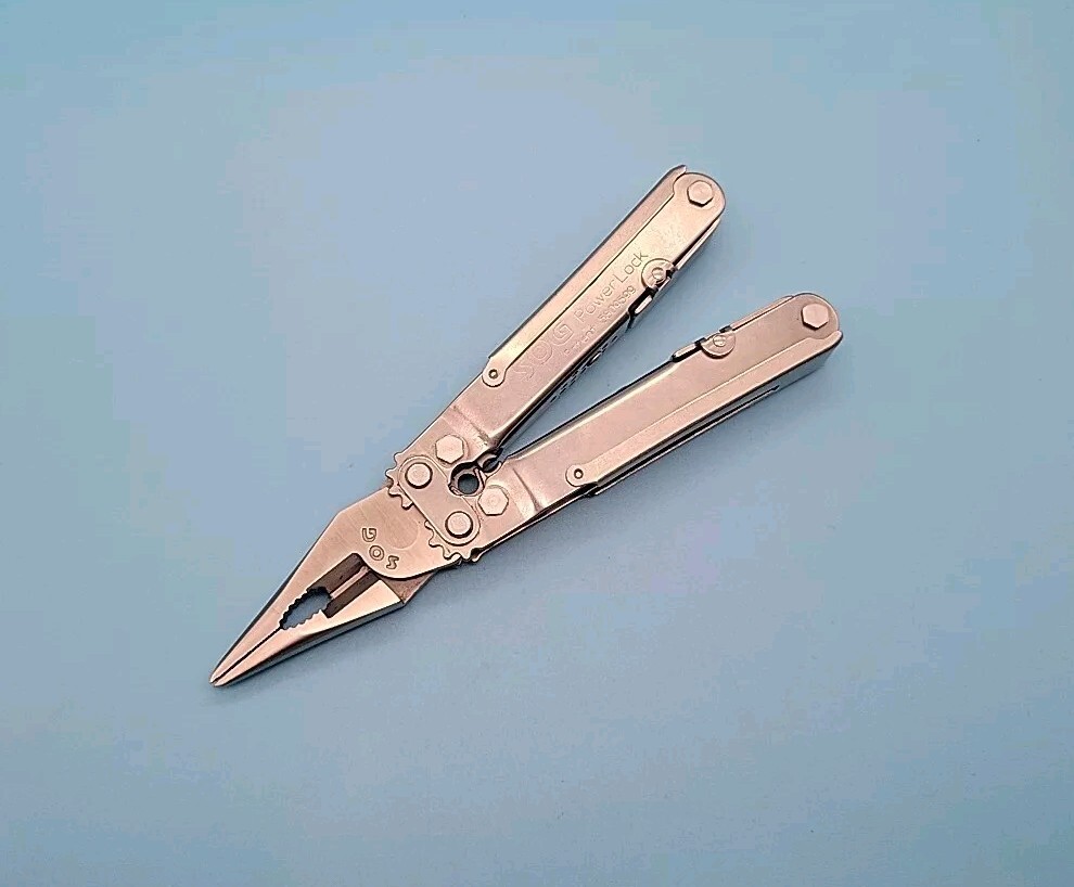 SOG PowerLock Multi-Tool – Compound Leverage Pliers – V-Cutter – 1/4 Driver