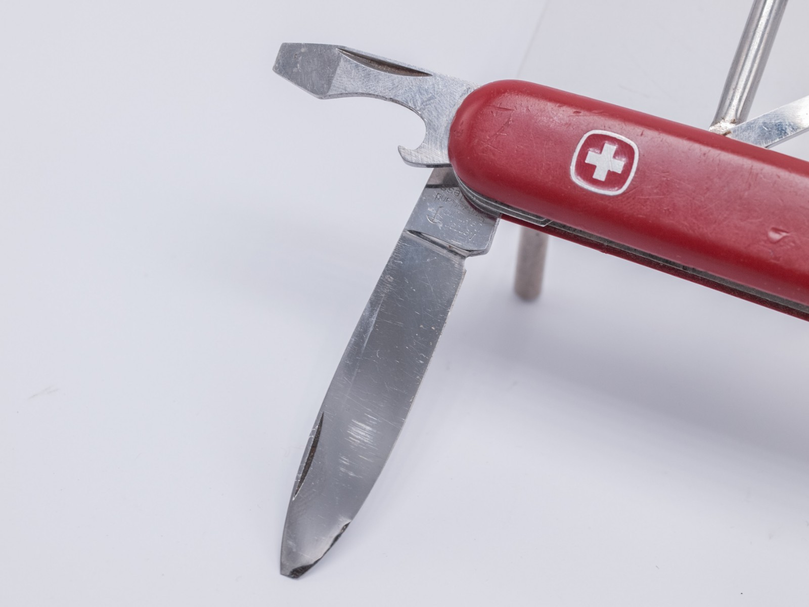 1970s – Wenger Swiss Army Classic 16 85mm Swiss Army Knife w/ Bail – *Read*