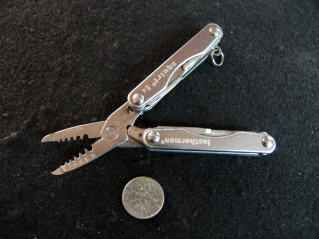 LEATHERMAN SQUIRT E4-ELECTRICIAN WIRE STRIPPER MULITOOL-RETIRED-w/ LEATHER POUCH