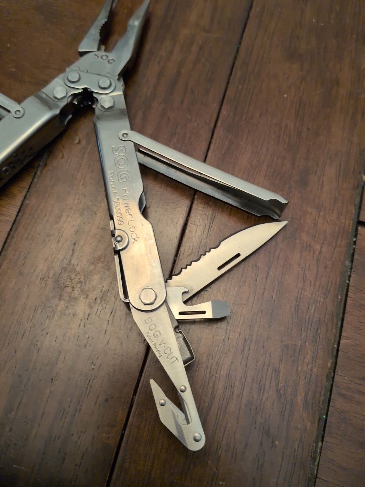 SOG POWERLOCK MULTI-TOOL WITH LEATHER CASE