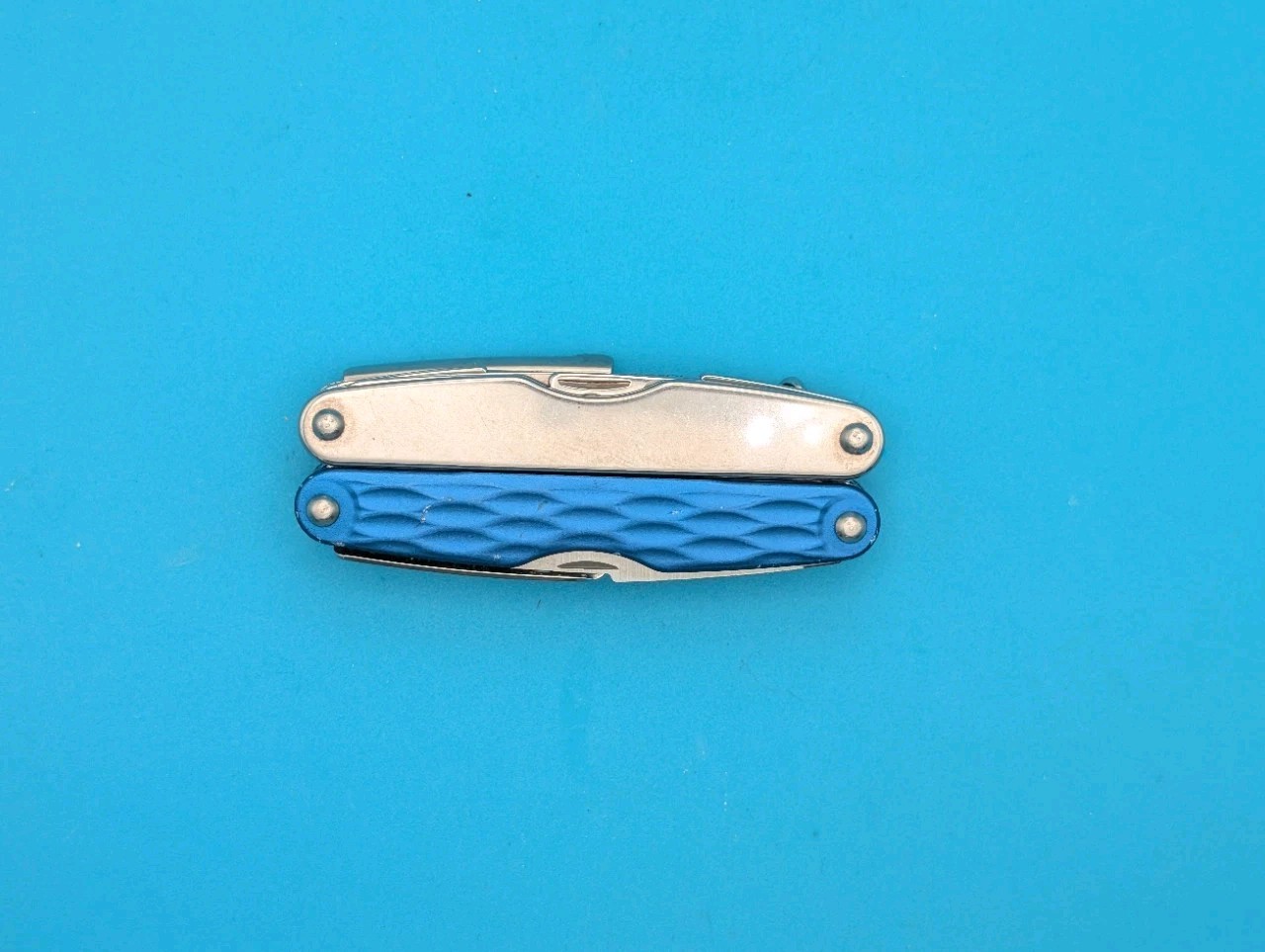 Leatherman Juice CS4 Multi Tool! Retired! COLUMBIA BLUE!