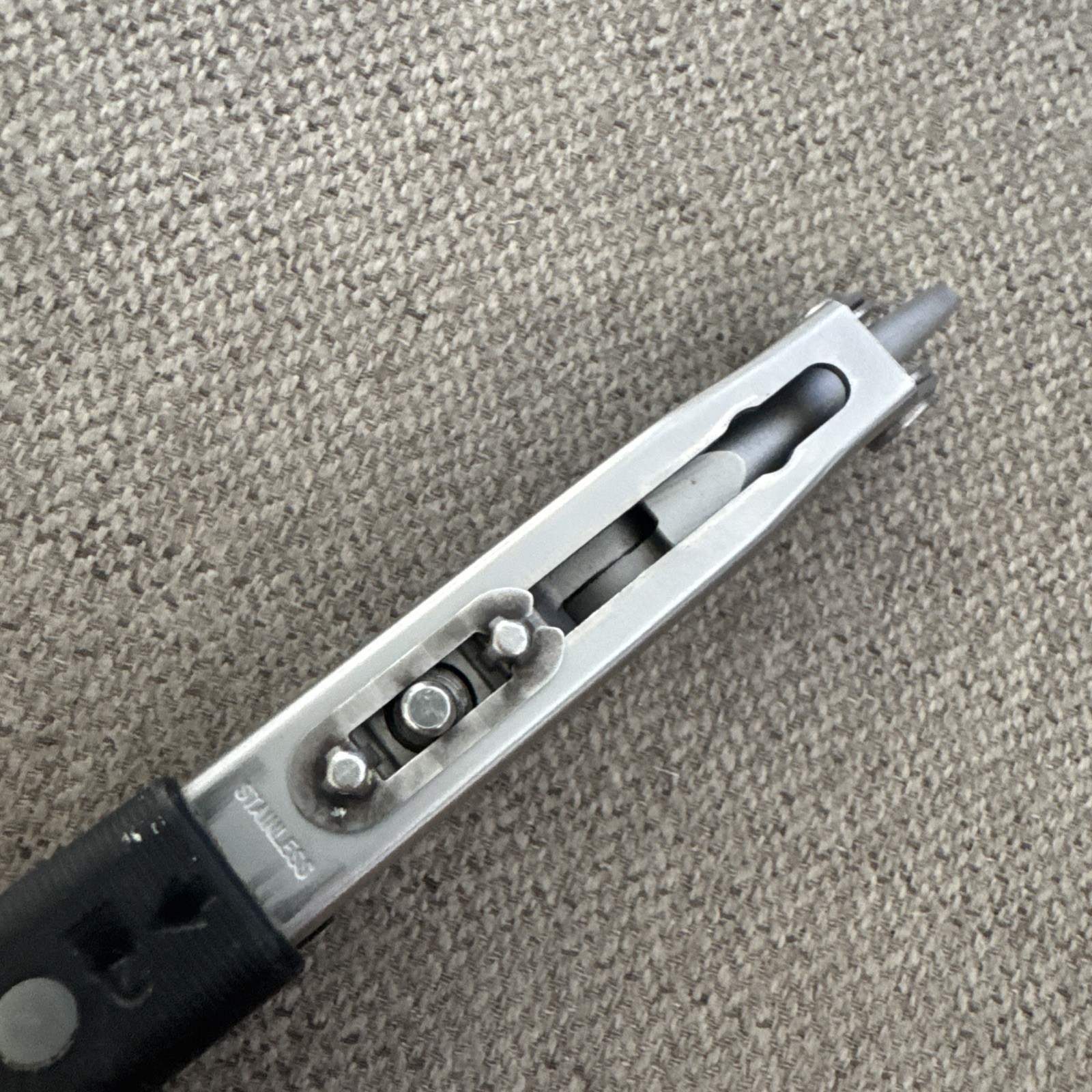 Gerber Multi-Tool MP 600 Silver & Camo carrying case Needle Nose