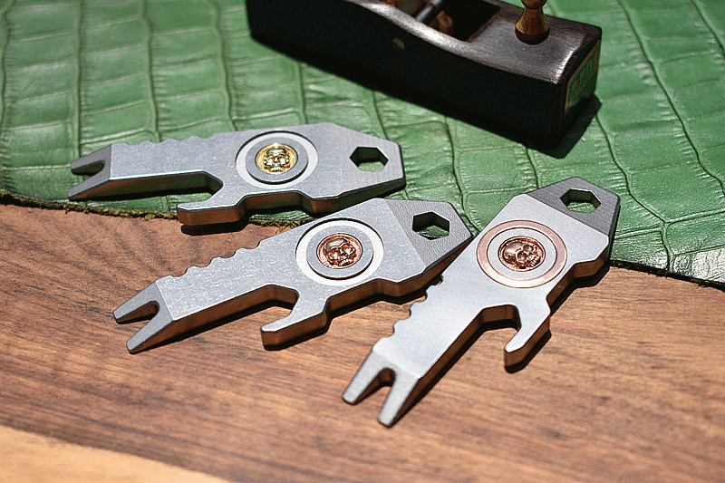 1PC EDC Titanium Inlaid Skull Multi Tools Pry Bar Crowbar Wrench Opener Keychain