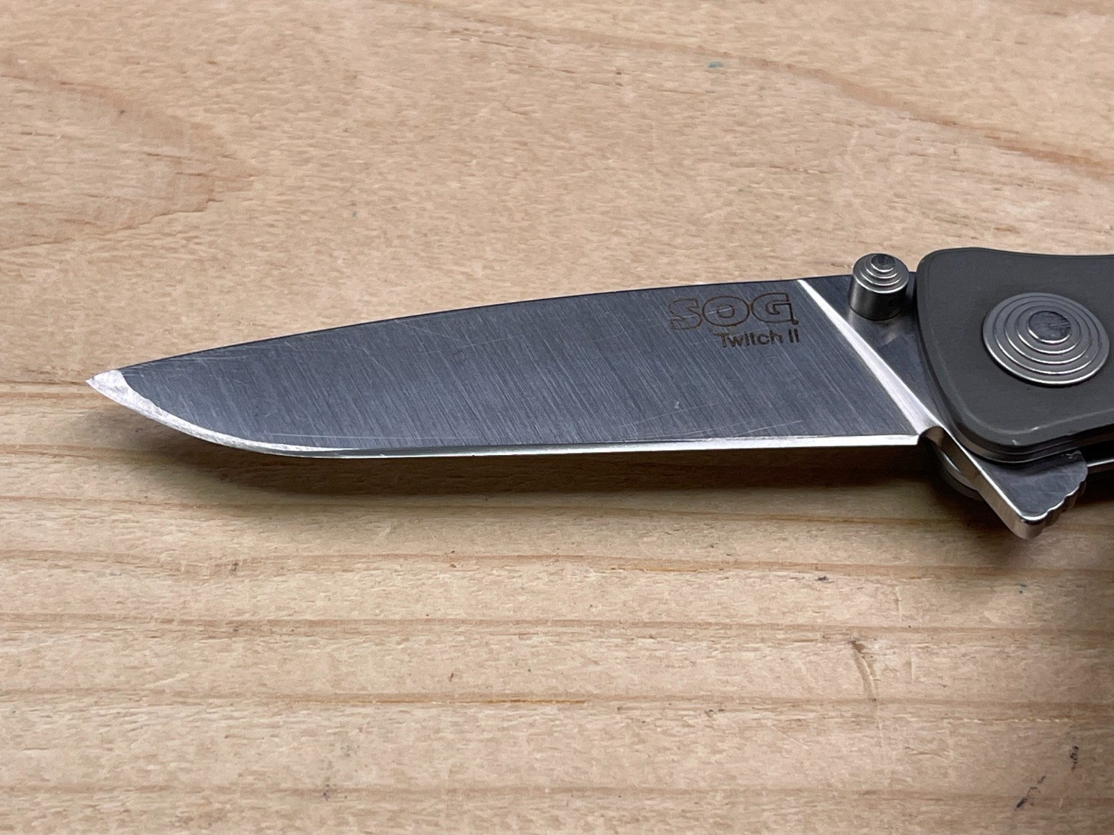 SOG Twitch II A/O Flipper 2.65″ Plain Blade Folding Pocket Knife Aluminum Handle