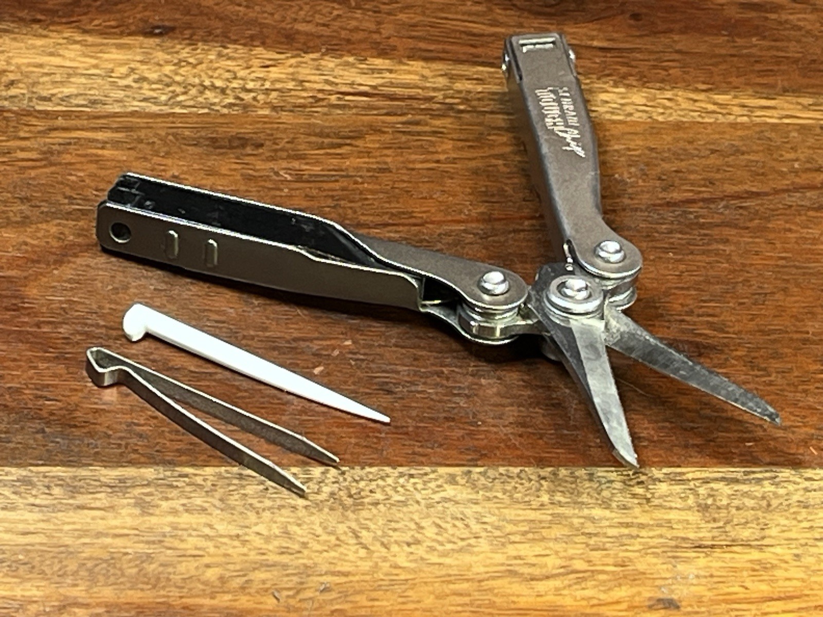 Schrade Black USA ST2 Multi-tool Tough Chip Compact / Mini Tool