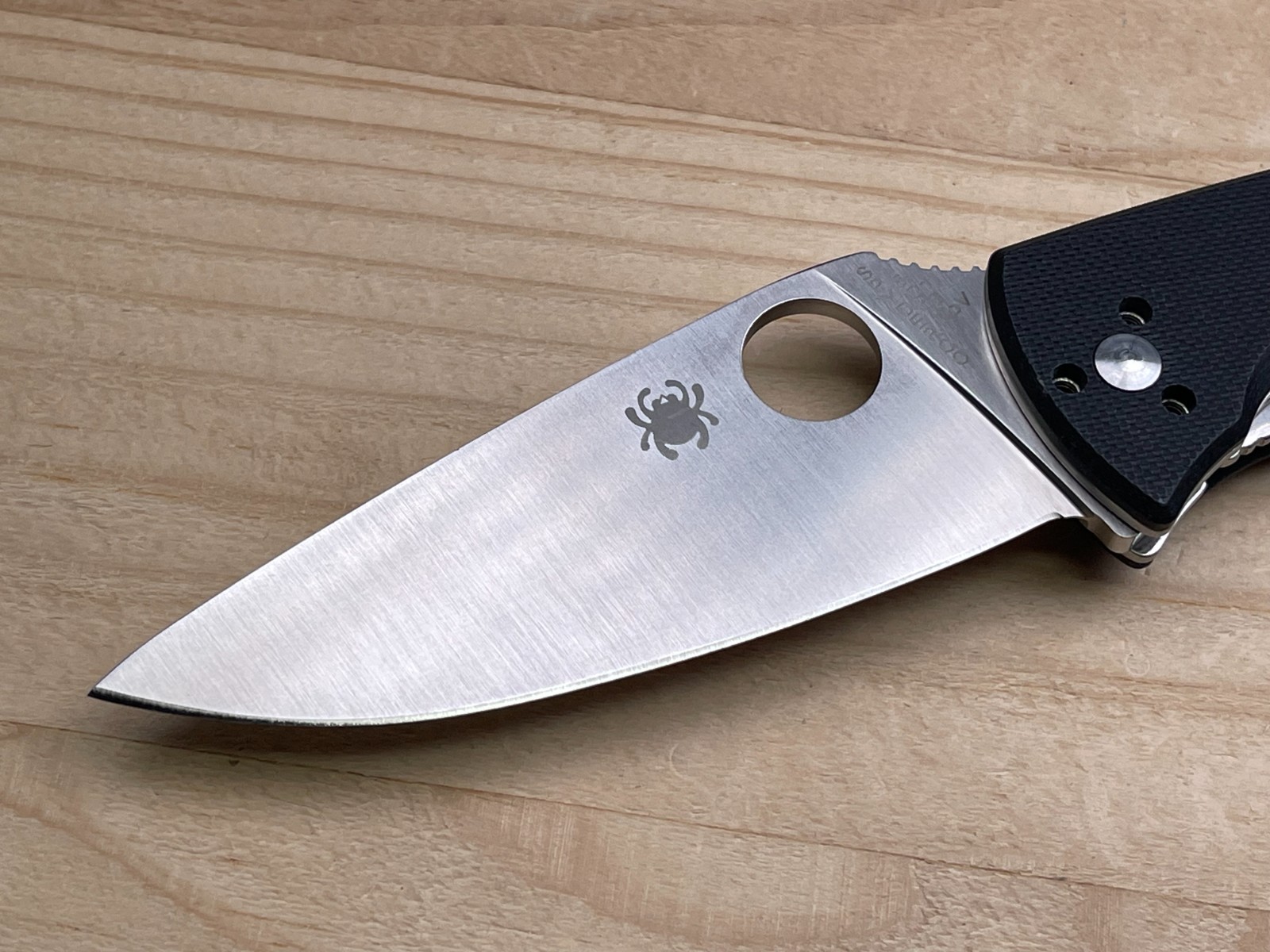 Spyderco Tenacious Folding Pocket Knife 8Cr13MoV Straight Edge Blade – Very Nice