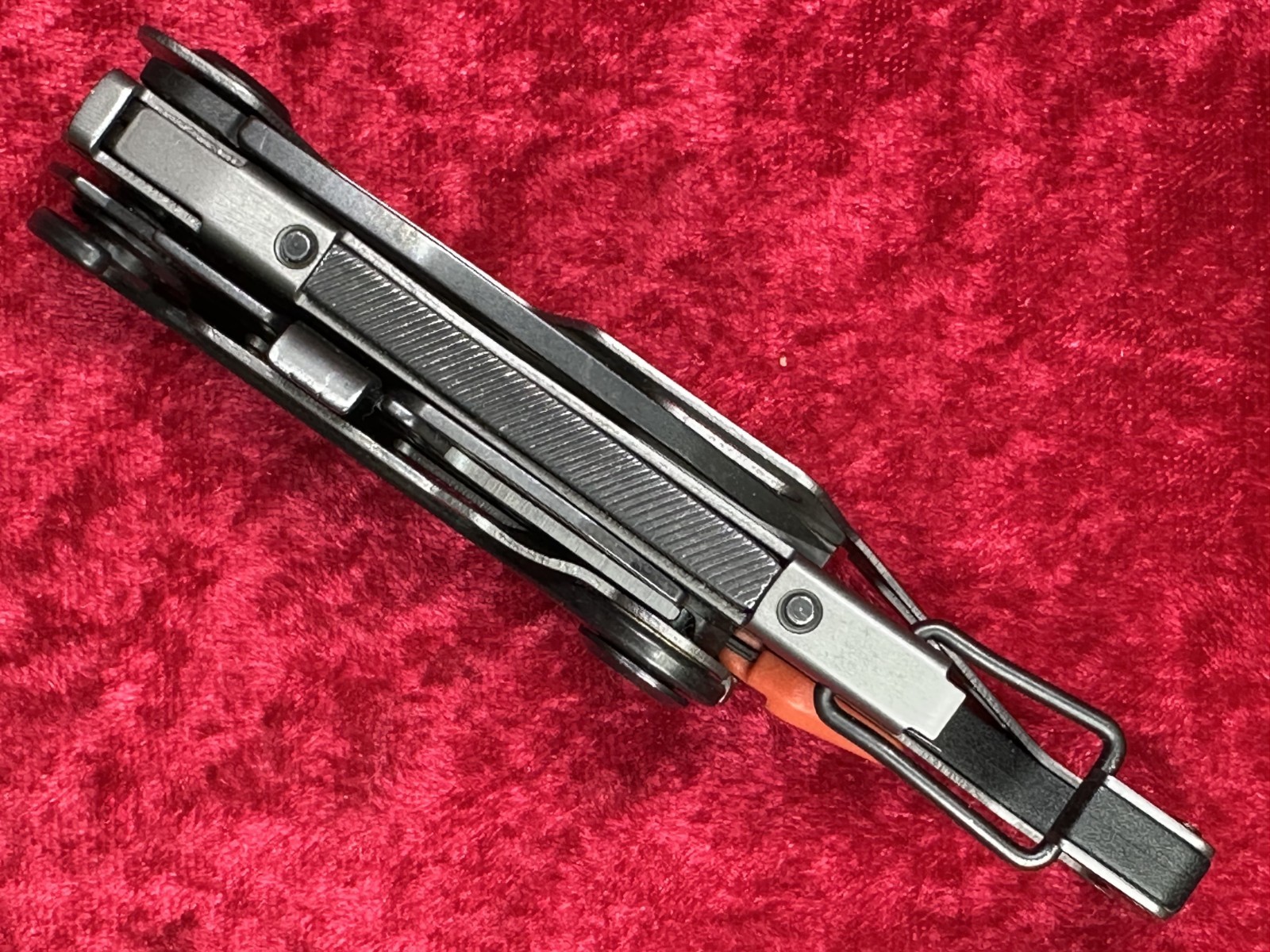 Gerber StakeOut Graphite Multi-Tool 10 Function 9 Tools Knife Carabiner (587)