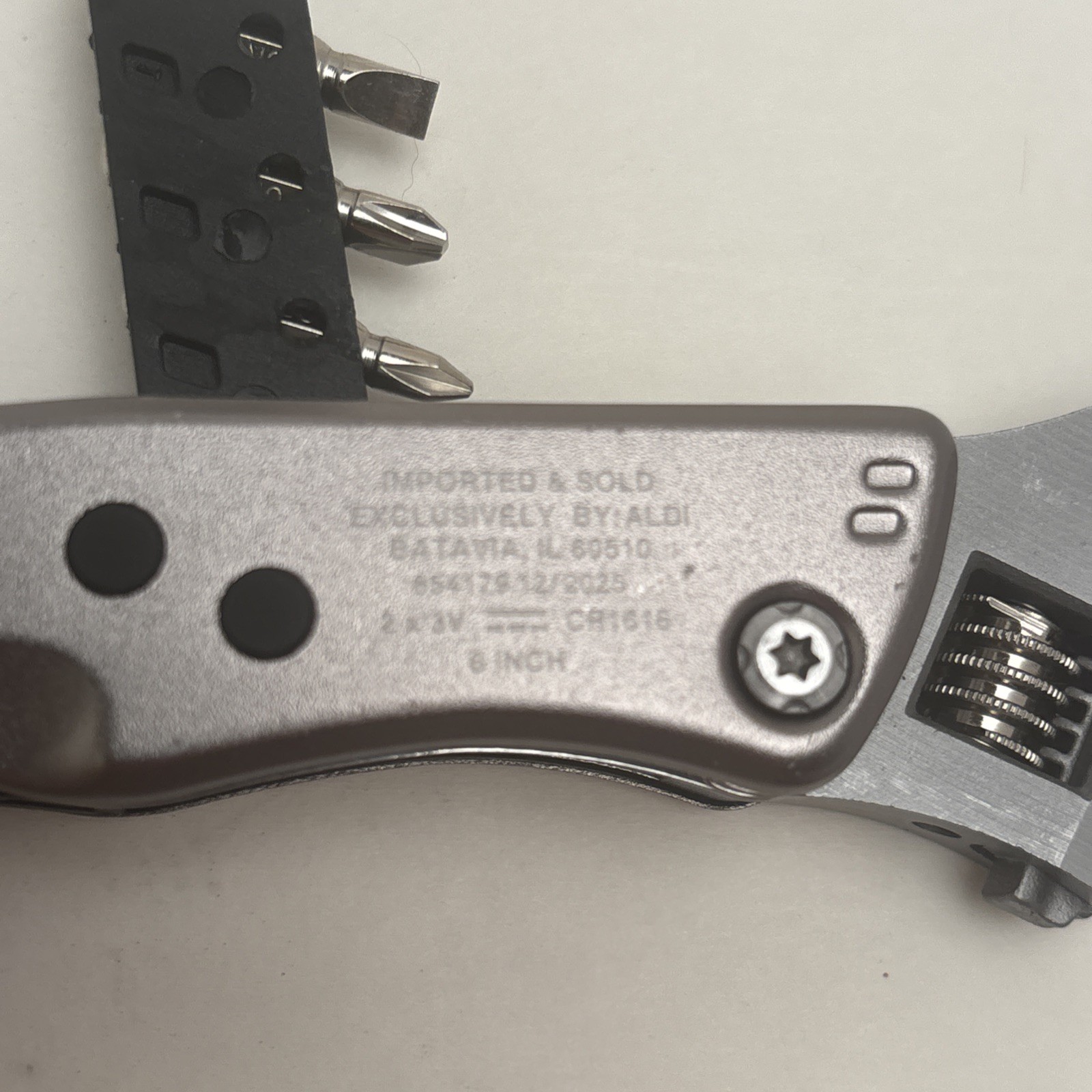WORKZONE Multi-tool Wrench Screw Driver w/Bits Flashlight Stainless Knife Opener