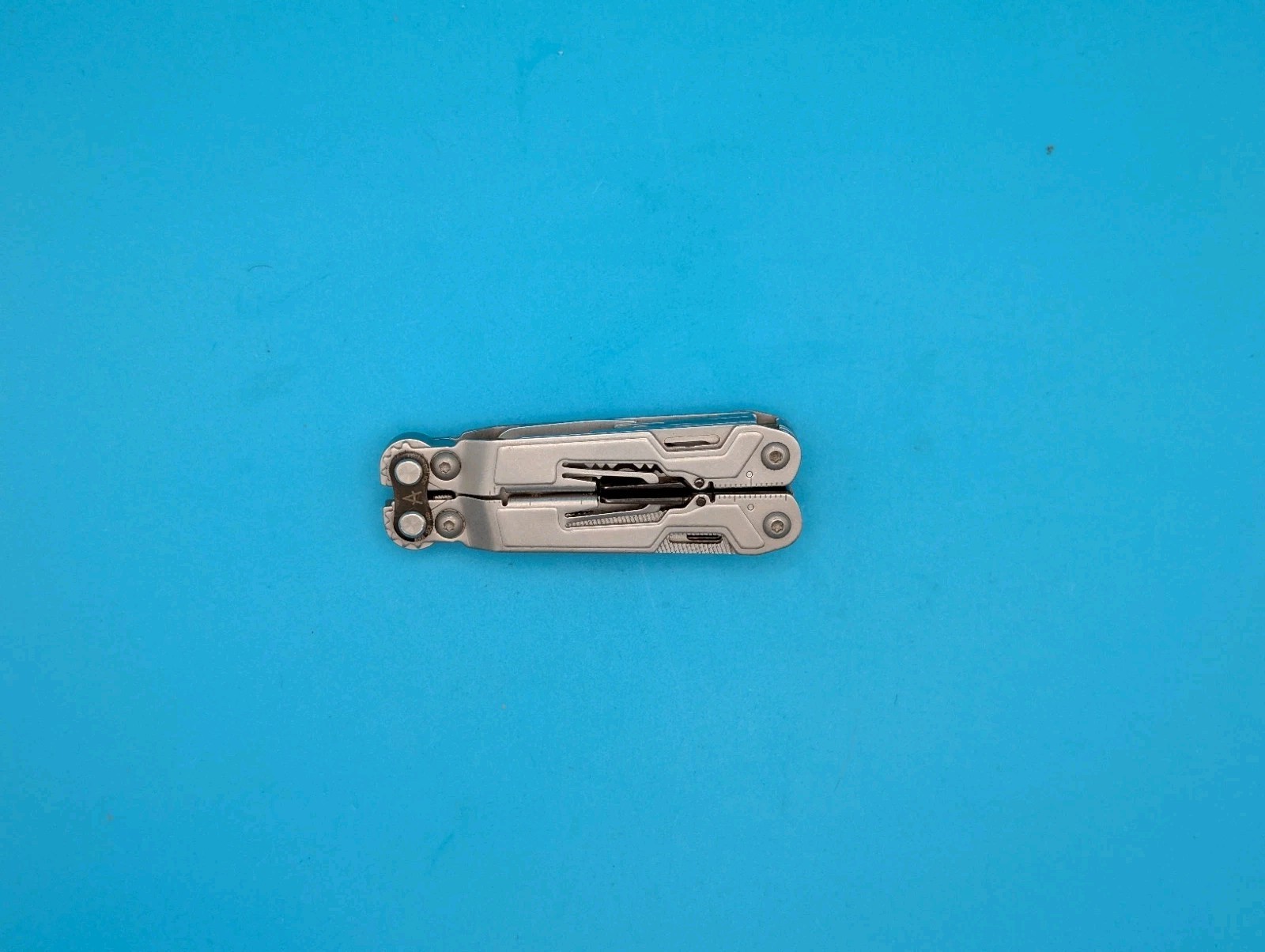 SOG PowerPint Tool Compact Lightweight Silver Multi-Tool!