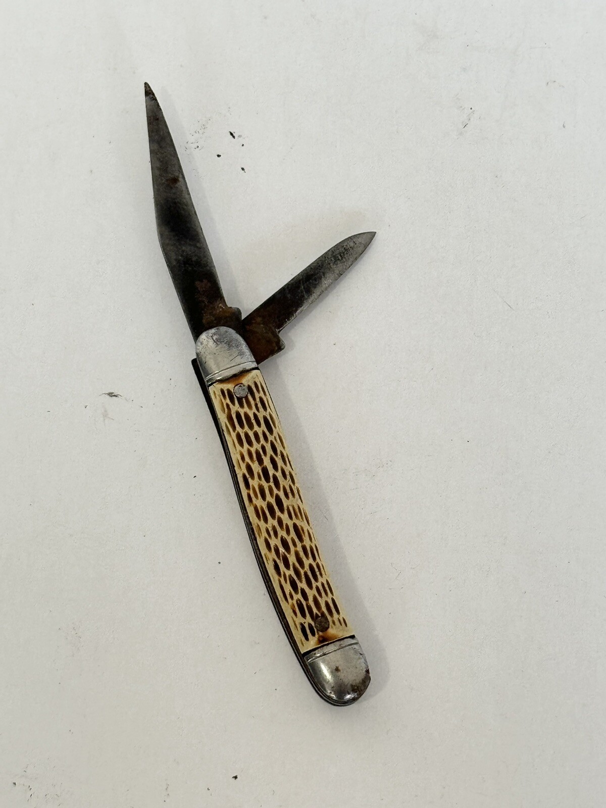 Vintage Imperial 2 Blade Pocket Knife Shield Logo Hunting Fishing Camping