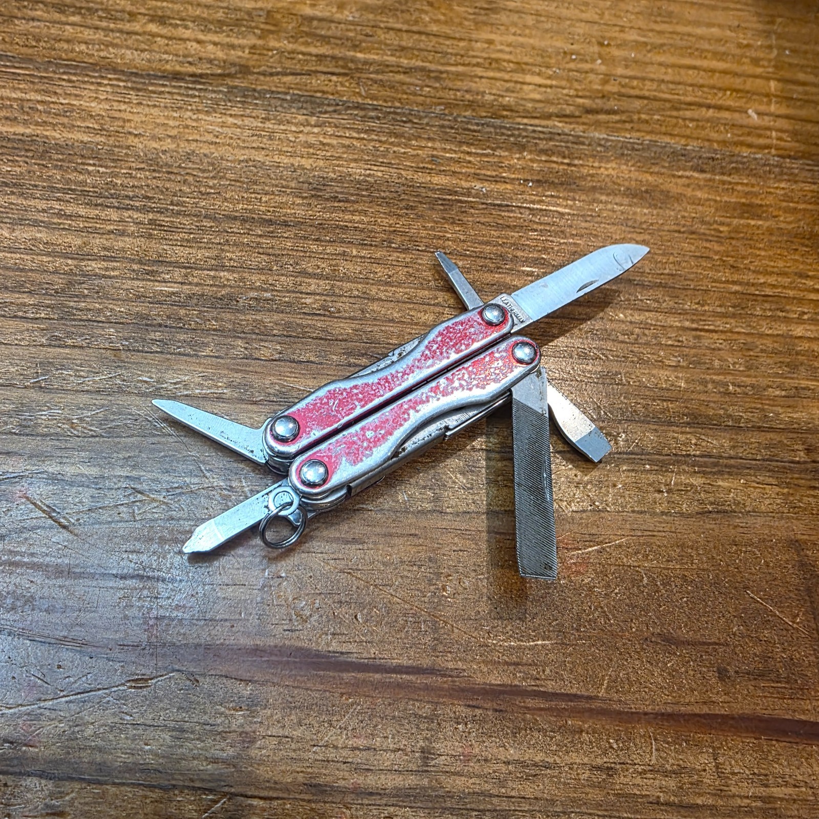 Leatherman Squirt P4 Multi-Tool, Knife, Pliers, Retired Collectible, Red