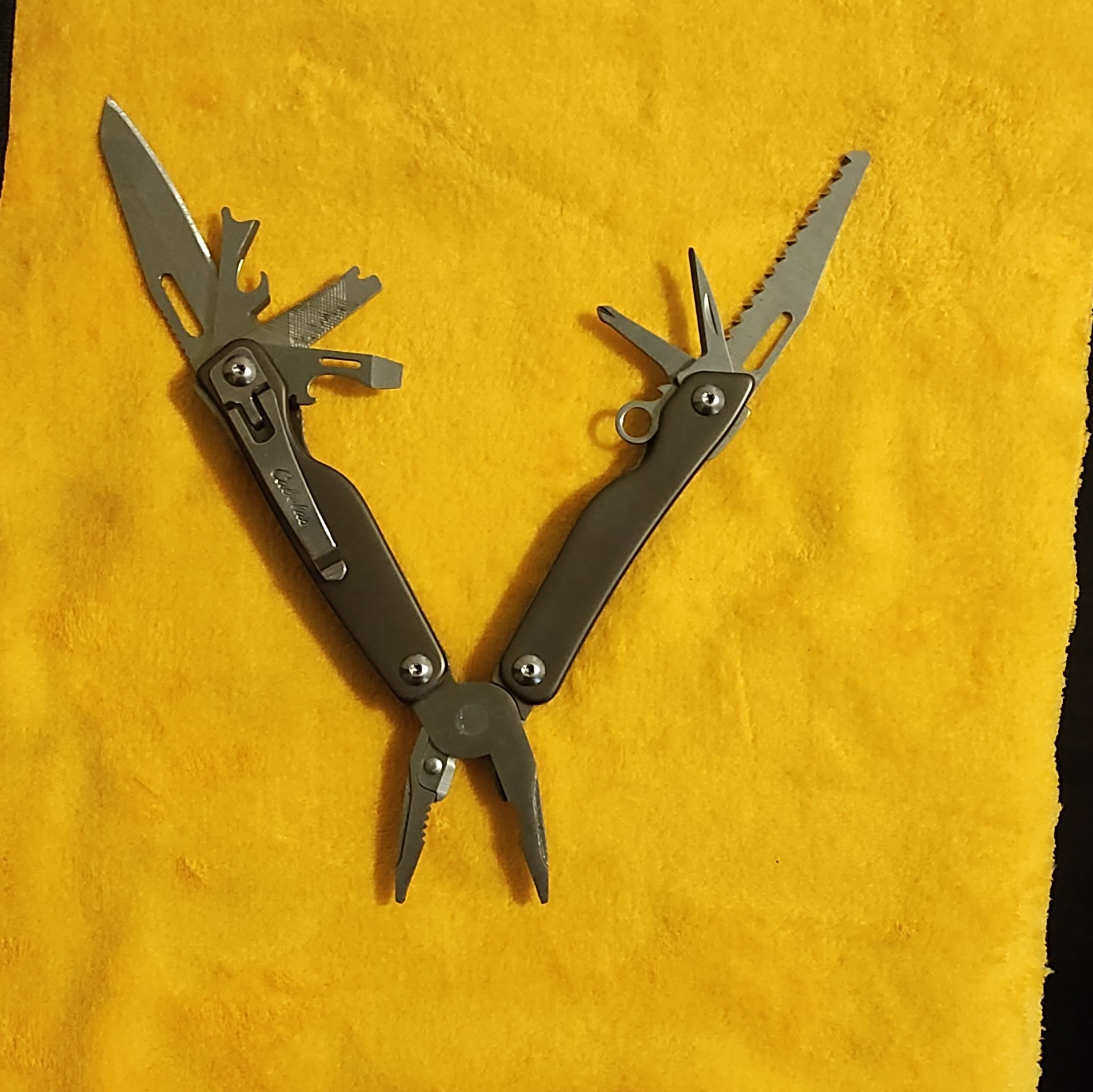 Cabela’s Multi-Tool 9 Tools Stainless Steel Pliers Knife Sheath Silver