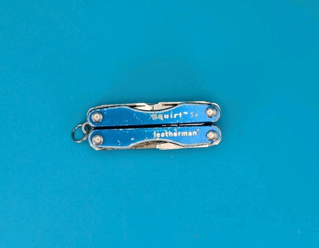 Leatherman “Squirt S4” Stainless Steel Multi Tool – BLUE!