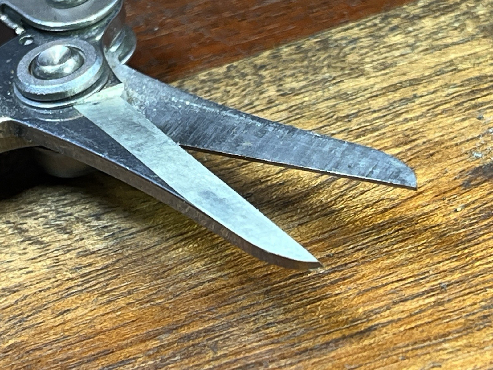 Schrade Black USA ST2 Multi-tool Tough Chip Compact / Mini Tool