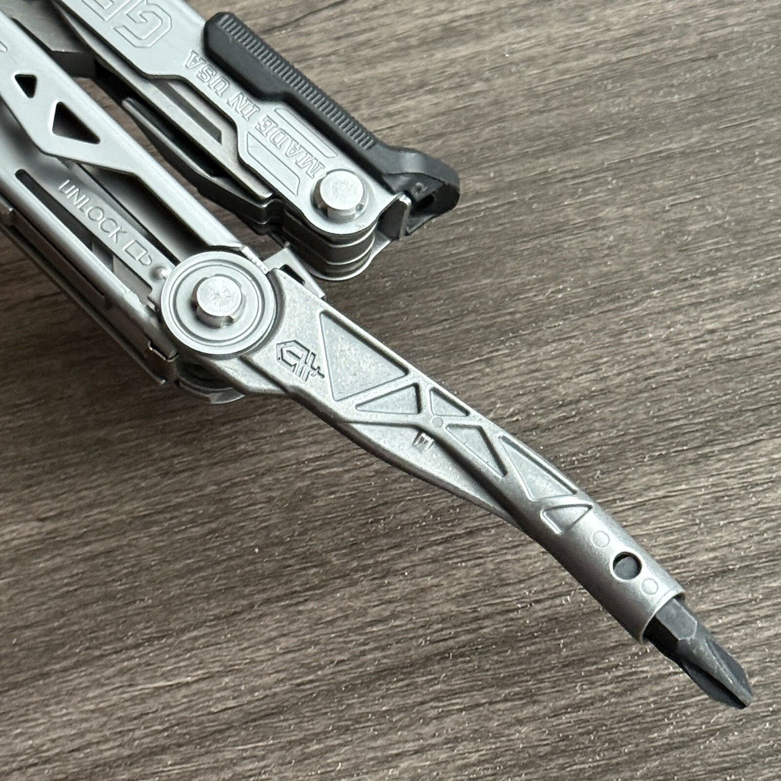 Gerber Center Drive Plus Multi-Plier w/Leather Sheath Multitool w/Scissors. USA
