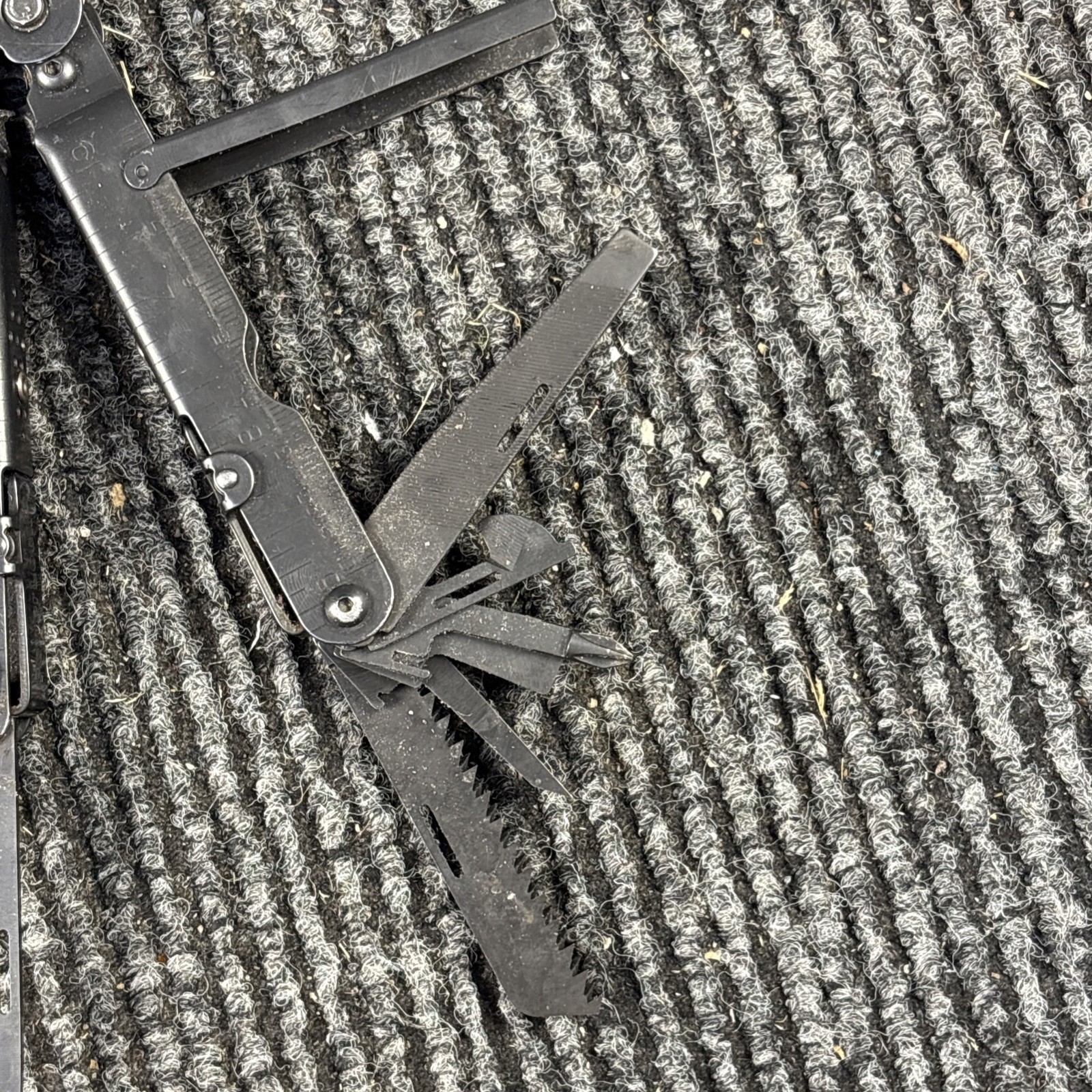 SOG PowerLock Multi Tool! BLACK! (401)