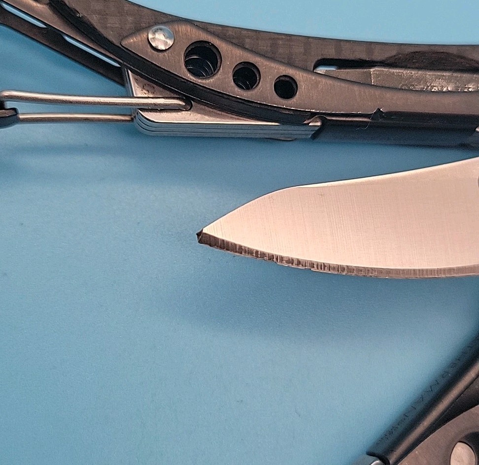 Leatherman Skeletool CX Multi-Tool – Combo Edge 154CM Blade – Driver Bits