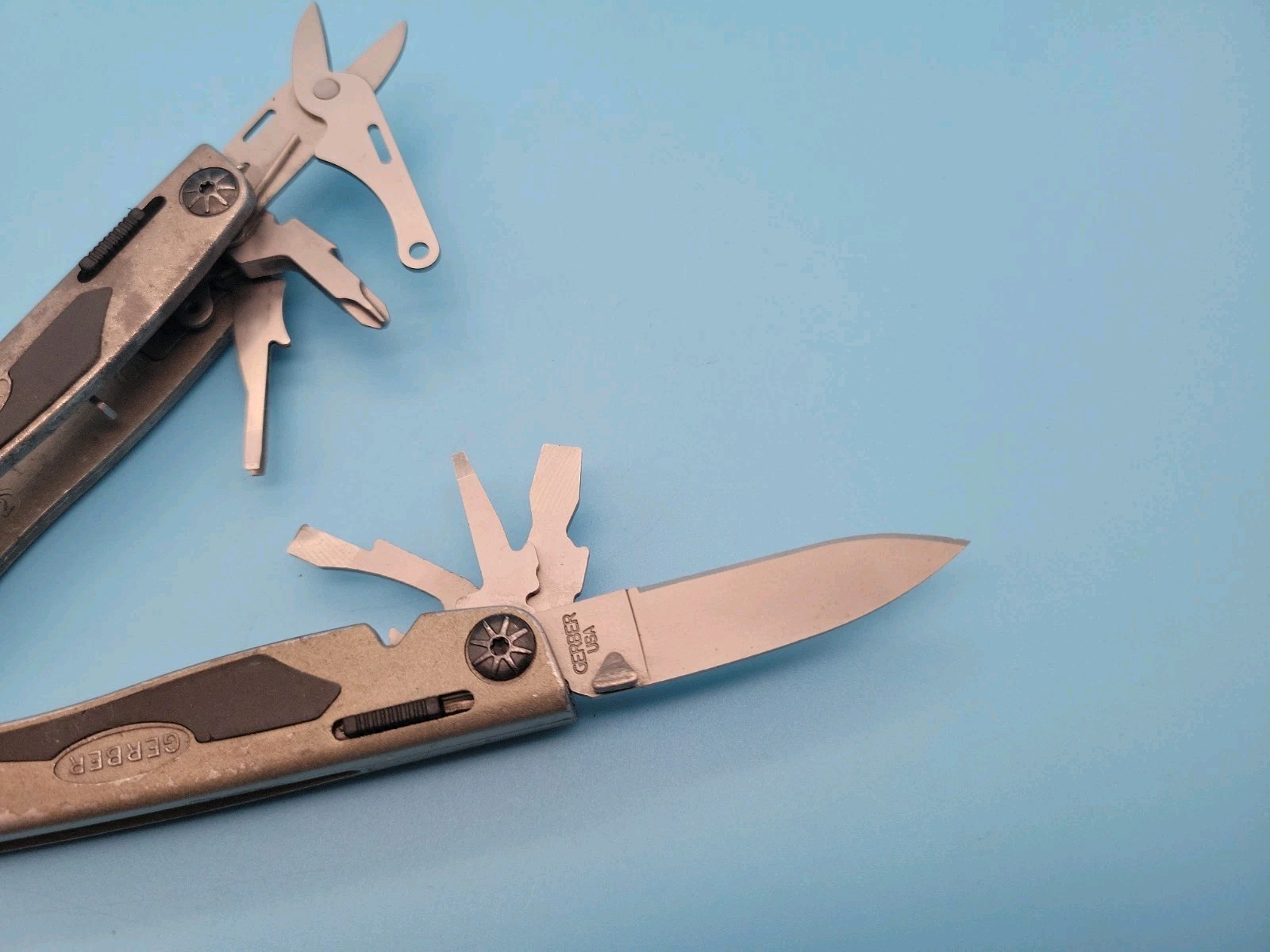 Gerber Urban Legend 700 Multi-Plier Multi Tool – Pliers, Scissors, Knife