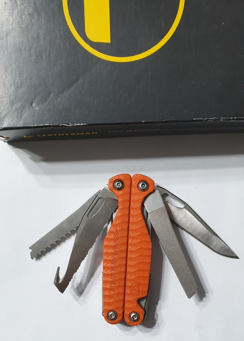 🔥 Leatherman Squirt E4 Stainless Multitool RadioShack Red RareRetired Condition
