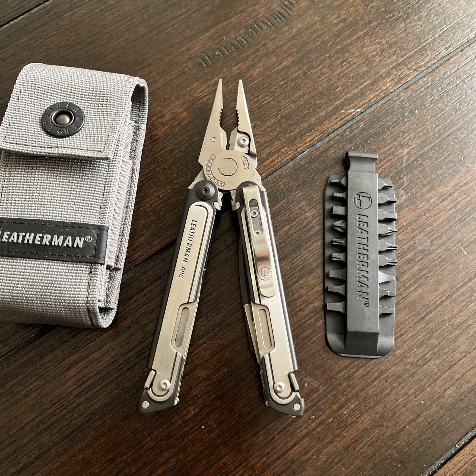 NEW Leatherman Arc Multi-Tools Multi Purpose Pliers 833075 Black Steel/Silver