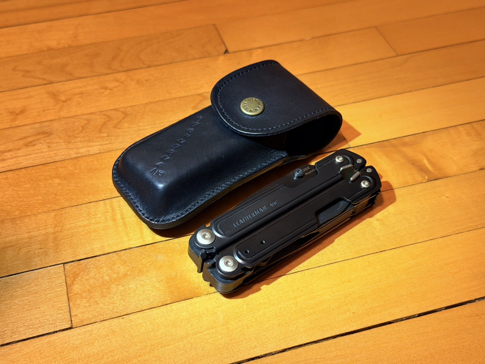 Leatherman Arc Obsidian Limited Edition With Leather Sheath w/ BLACK BLADE