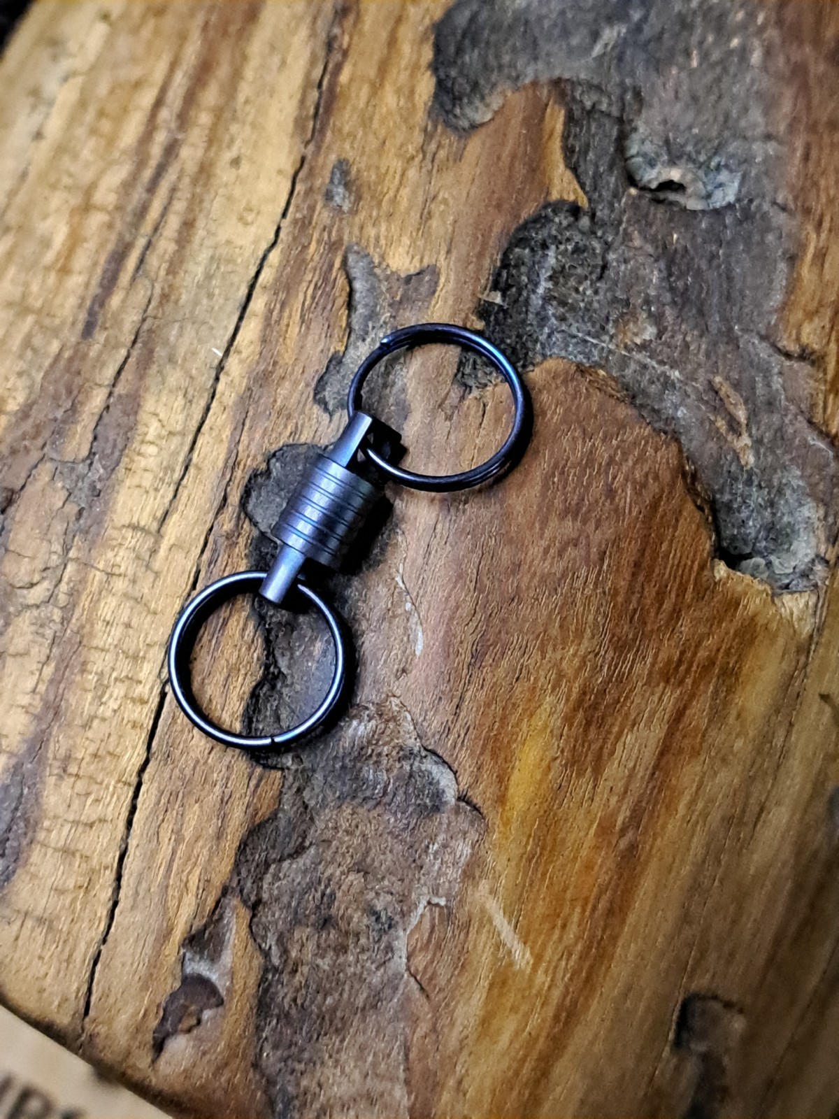 Pro Mini Series Anodized Titanium Swivel With 15mm Titanium Keyrings