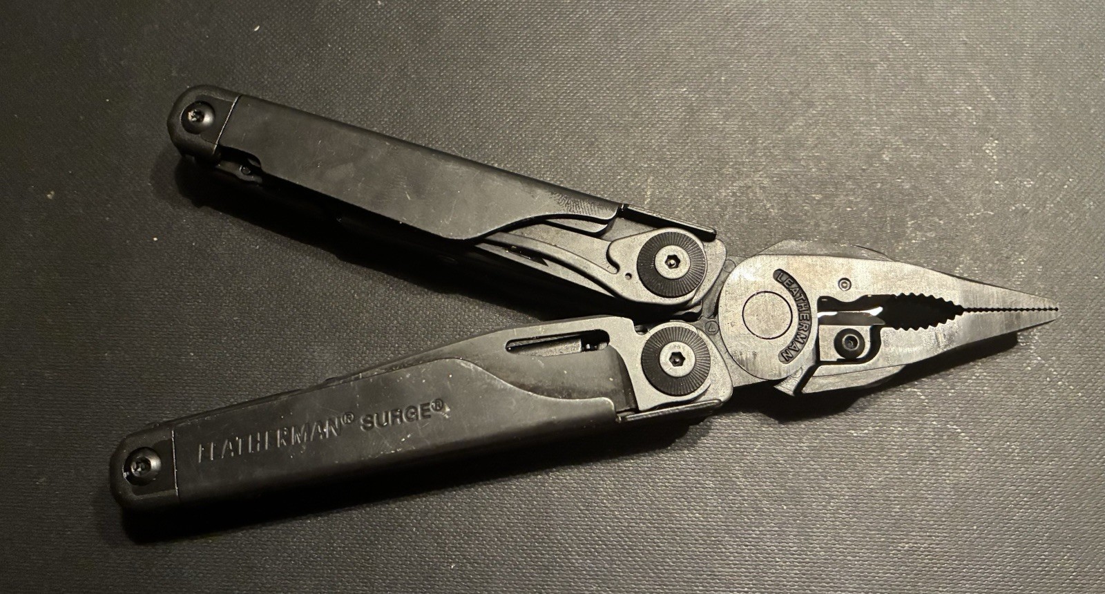LEATHERMAN SURGE BLACK OXIDE MULTI-TOOL 21-TOOL KNIFE PLIERS