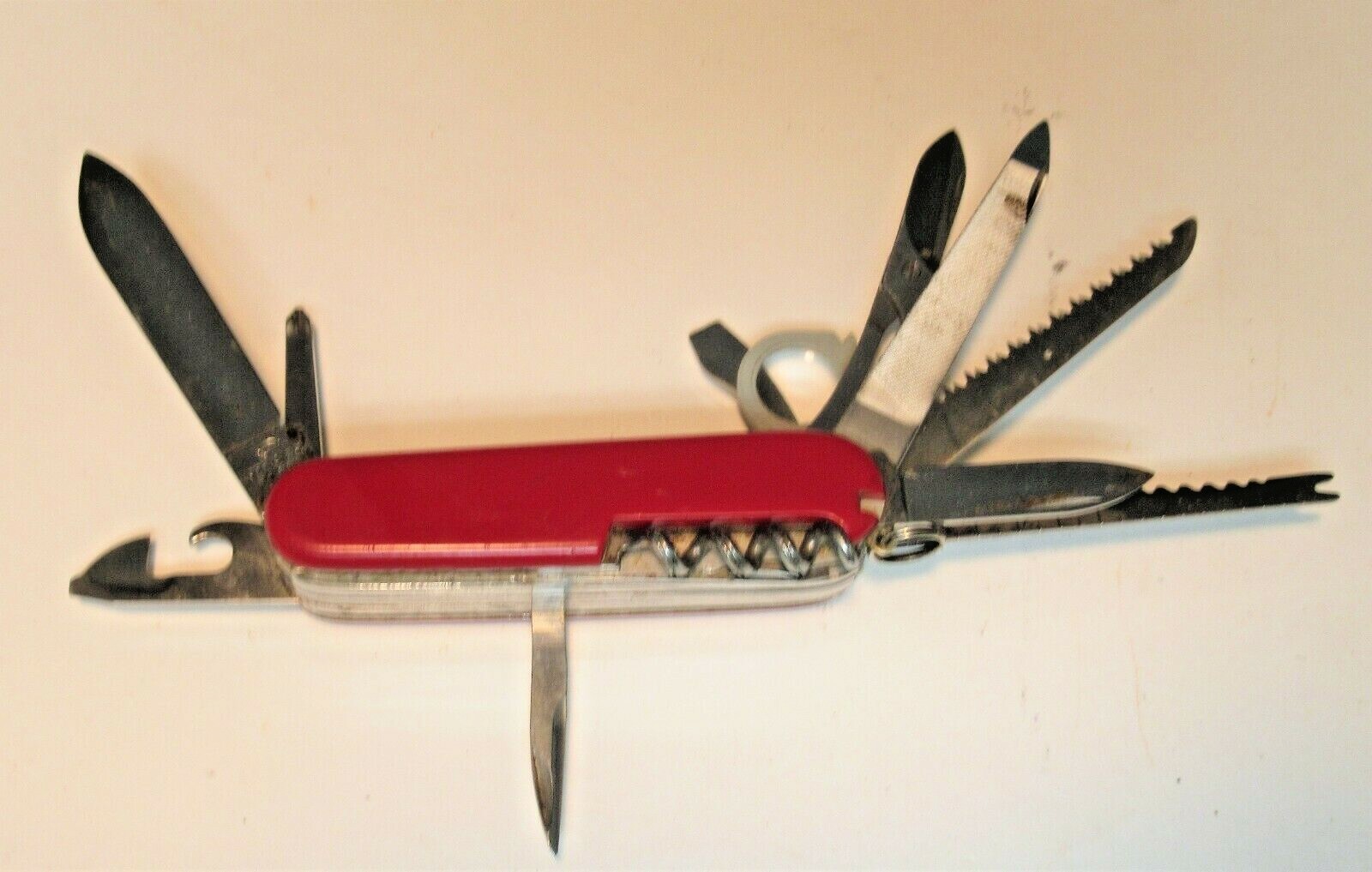 VINTAGE VICTORINOX SWISS ARMY KNIFE 16 TOOLS INCLUDING A MAG GLASS AND MORE !!
