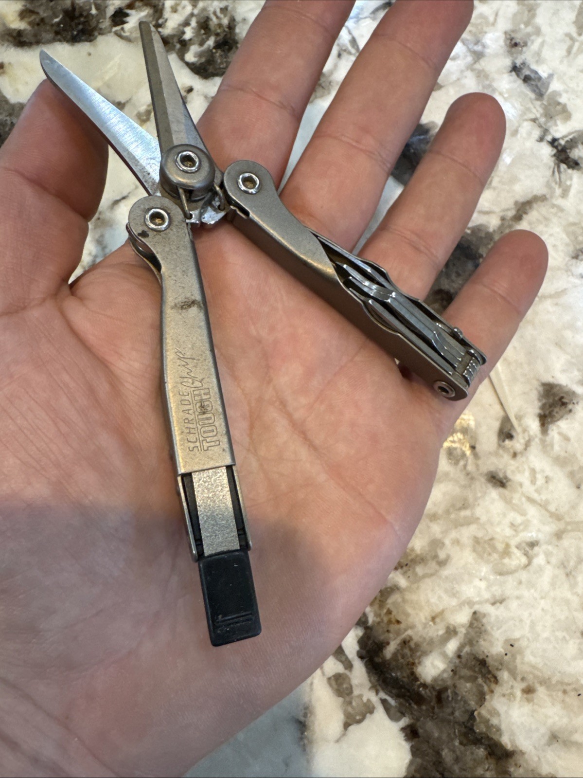 Schrade USA ST2 Multi-tool Tough Chip Compact / Mini Tool