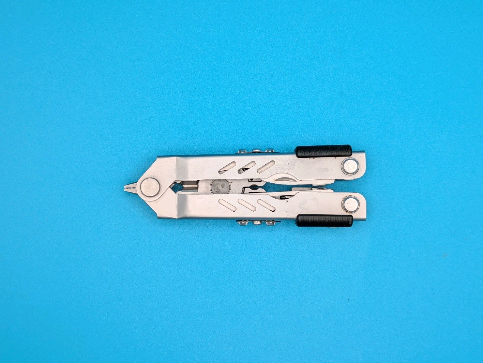 Gerber MP400 Compact Multitool Stainless Steel! With Sheath!