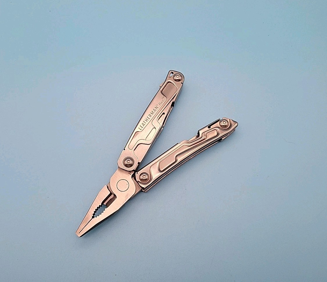 Leatherman Rev Multi-Tool – Pliers, Knife, Screwdrivers, Can Opener, File